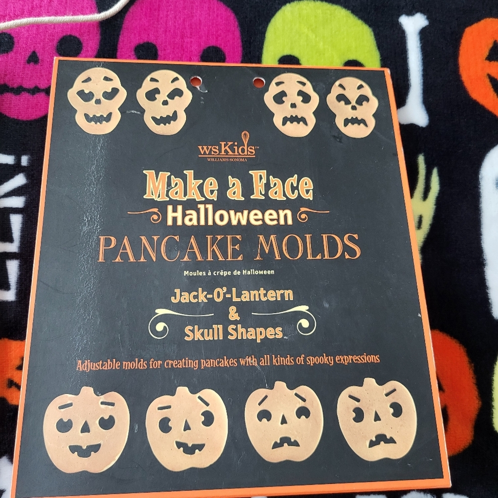 Williams Sonoma Kids Make a Face Halloween Pancake Molds. Skull/Jack-O'-Lantern
